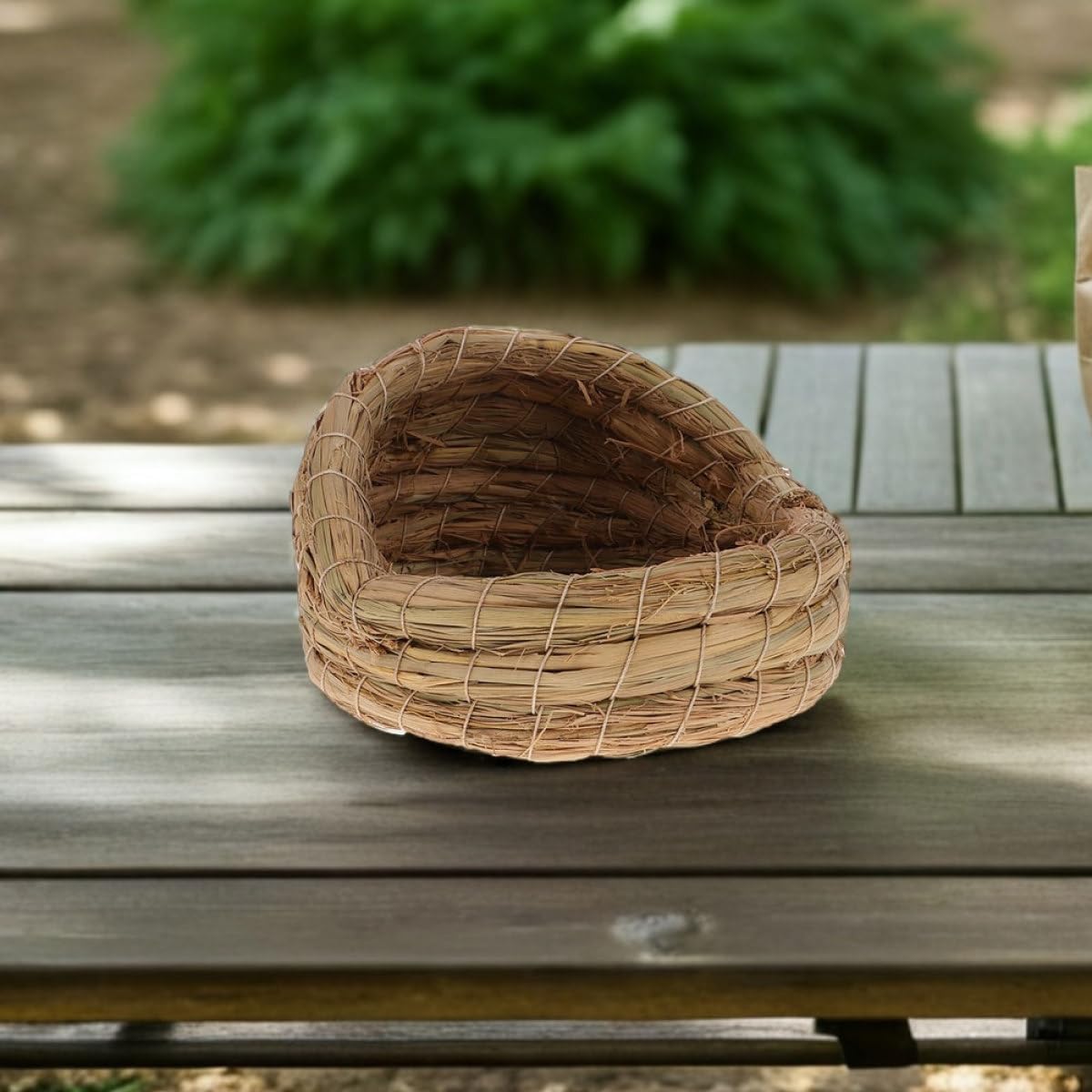 BESTonZON Woven Straw Chicken Coop Nest Handmade Bird Nest for Laying Eggs Bedding for Home Farming