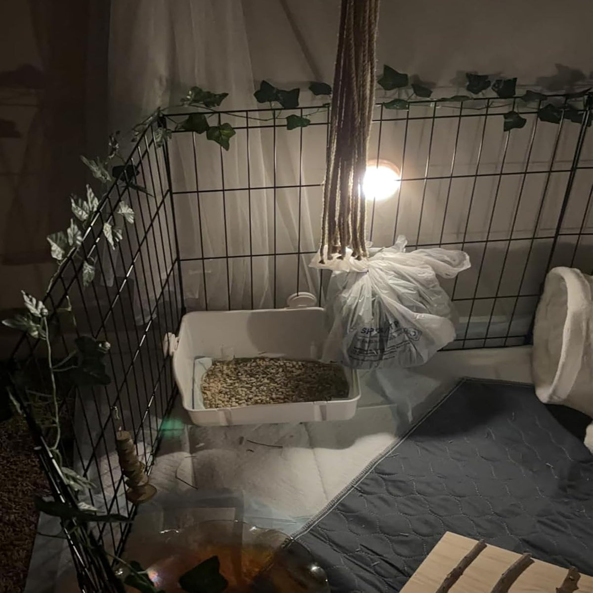 11Pcs Rabbit Litter Box Toilet,Bunny Corner Litter Bedding Plastic Square Grate Guinea Pig Bunny Ferret Hamster Hedgehog, Potty Trainer Bedding Box for Guinea Pig Ferret Hamster Hedgehog (White)