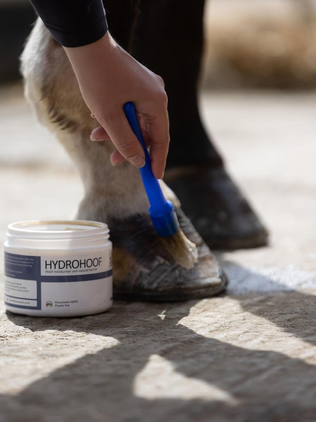 Hydrohoof Horse Hoof Moisturizer (7 fl Oz. / 200ml) | Hoof Conditioner and Barrier Cream | Moisture Balancing Balm | Nourish & Protect | Natural Hoof Moisture Regulation