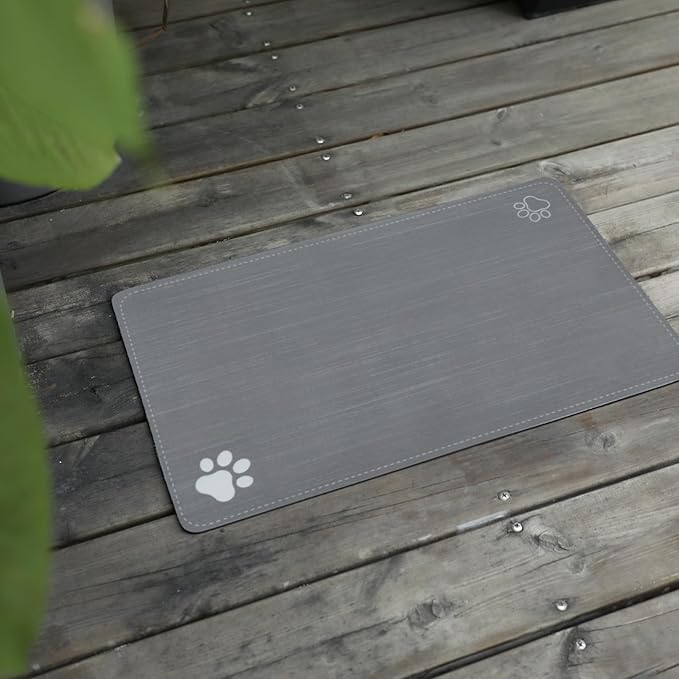 Le courant Cat & Dog Feeding Mat by Unknown
