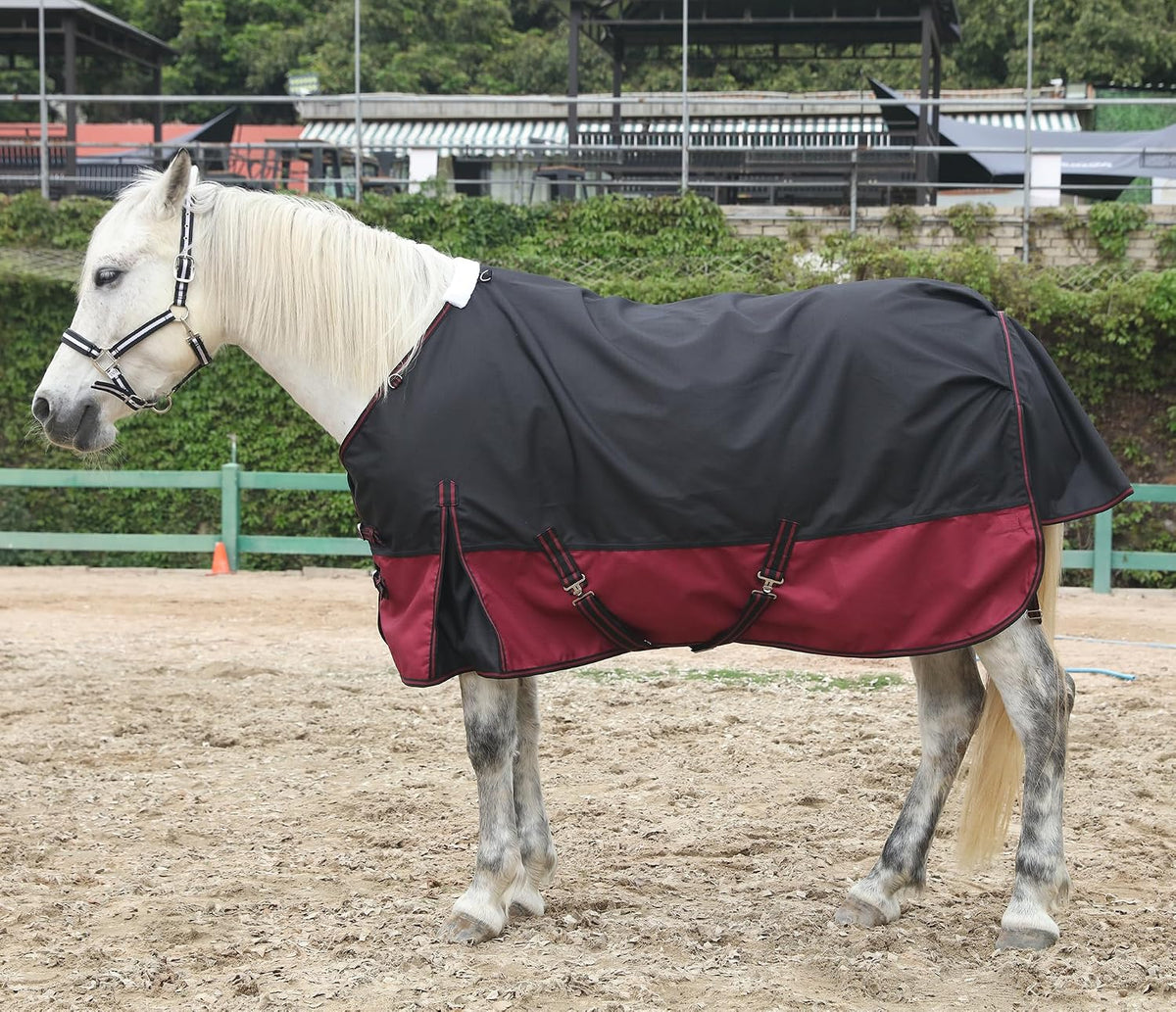 LEAFOREST 1200D Horse Turnout Blanket Waterproof 200g Fill Winter Cold Wet