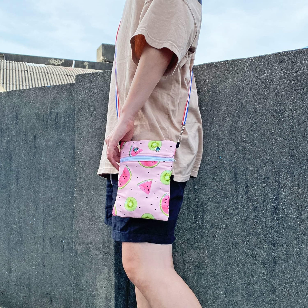 Waterproof composite Fabric Sugar Glider Bonding Carry Pouch Portable Small Animal Carrier Bag Small Animal Bonding Crossbody Strap for Hamster Rat Gerbil Other Small Pet Sleeping Bag With Vent (Pink)