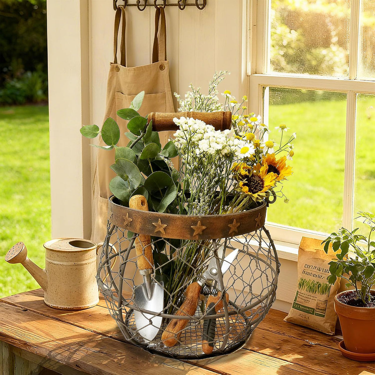 Star Farmhouse Wire Egg Basket for Gathering Fresh Eggs